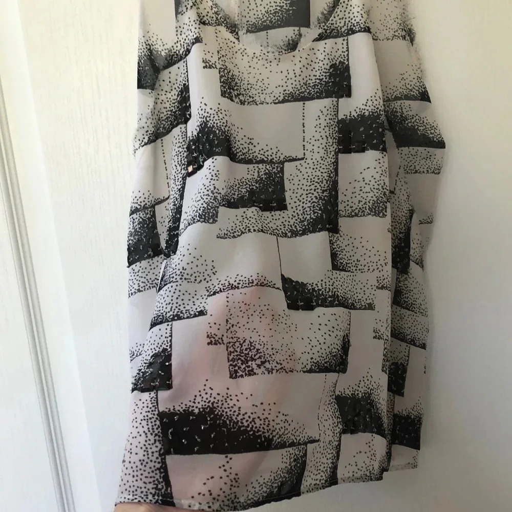 Sheer Patterned Tank - Picture 5 of 5
